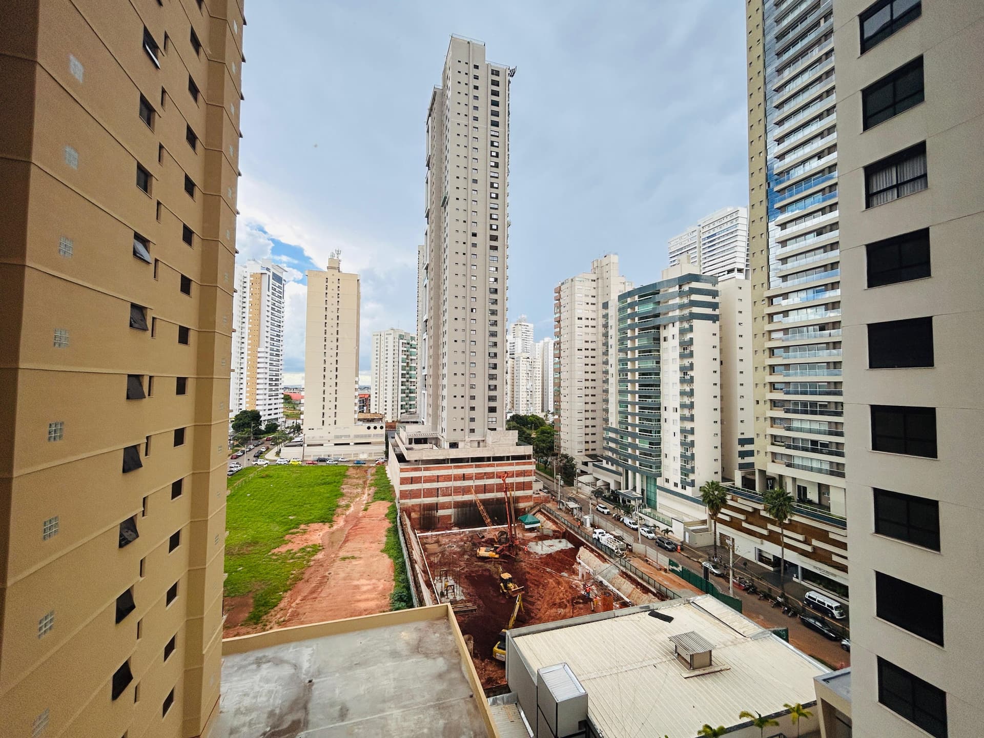 Sala comercial para alugar no Jardim Goiás, QS Tower Office, em Goiânia-GO (Sala 902)