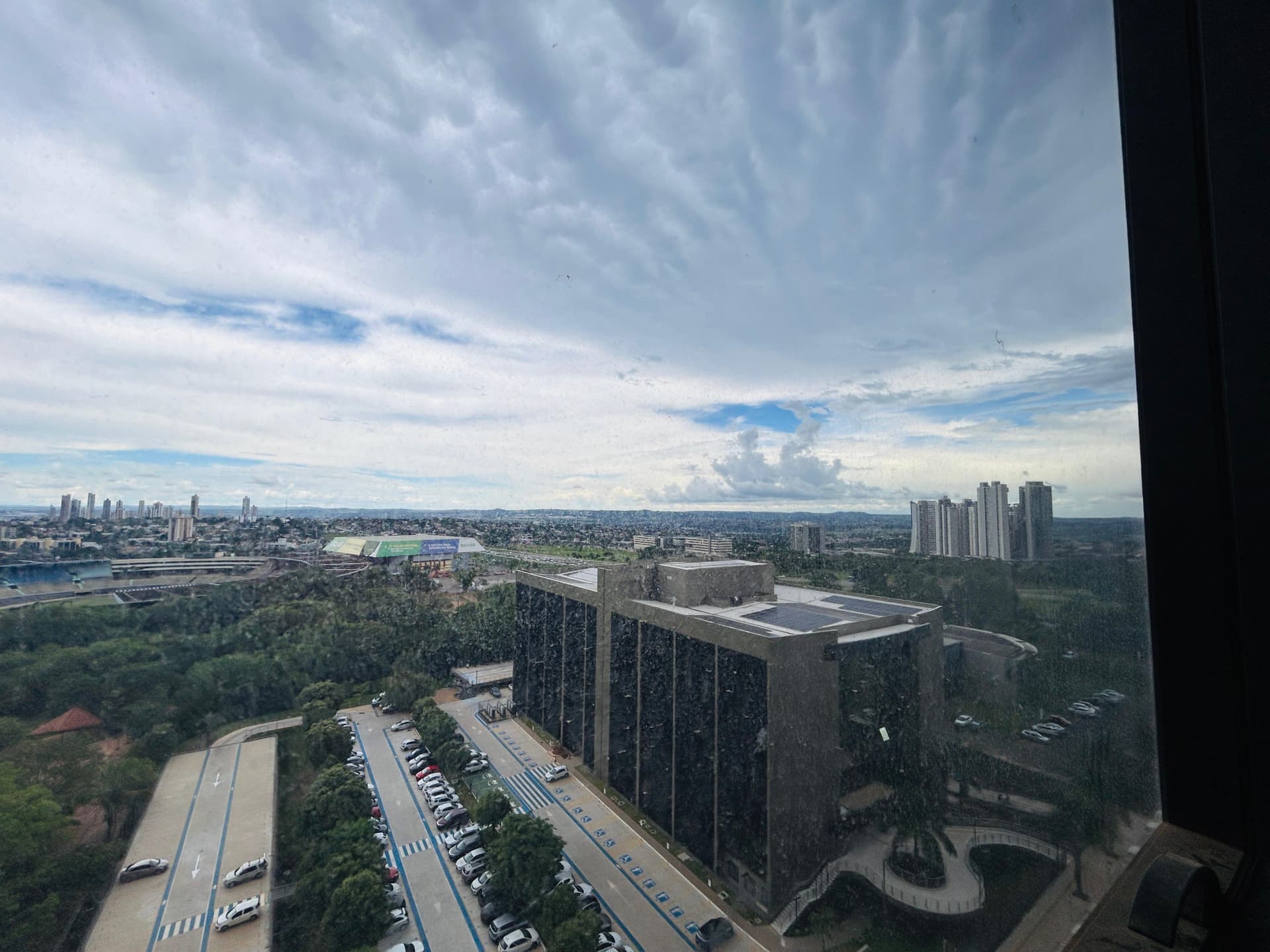 Sala comercial para alugar no Jardim Goiás, QS Tower Office, em Goiânia-GO (Sala 1510)