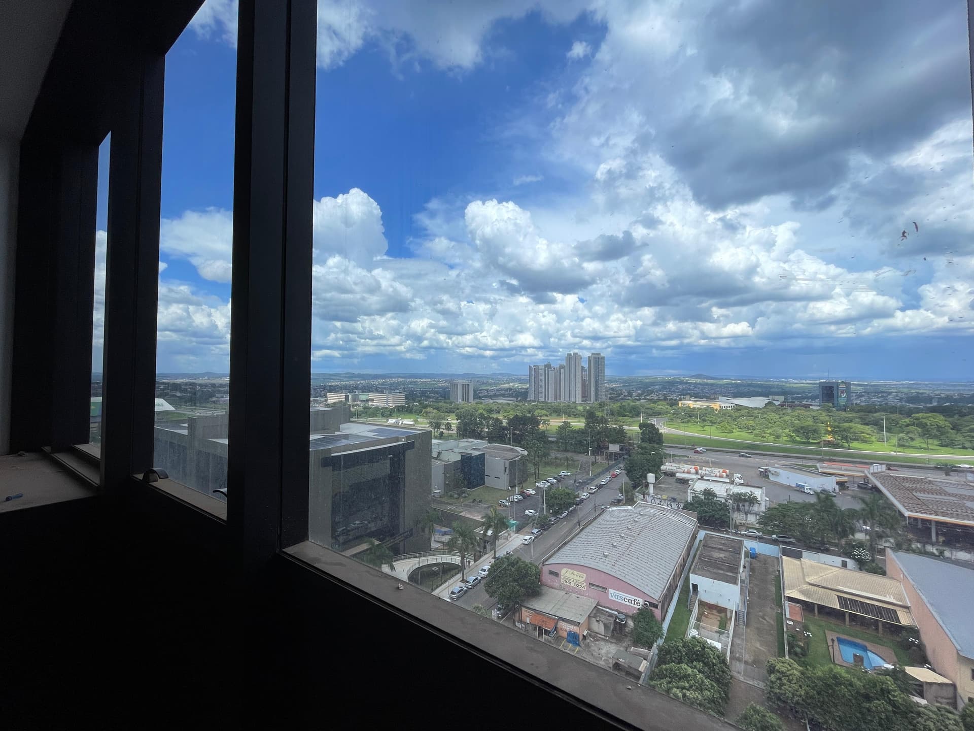 Sala comercial para alugar no Jardim Goiás, QS Tower Office, em Goiânia-GO (Sala 1312)