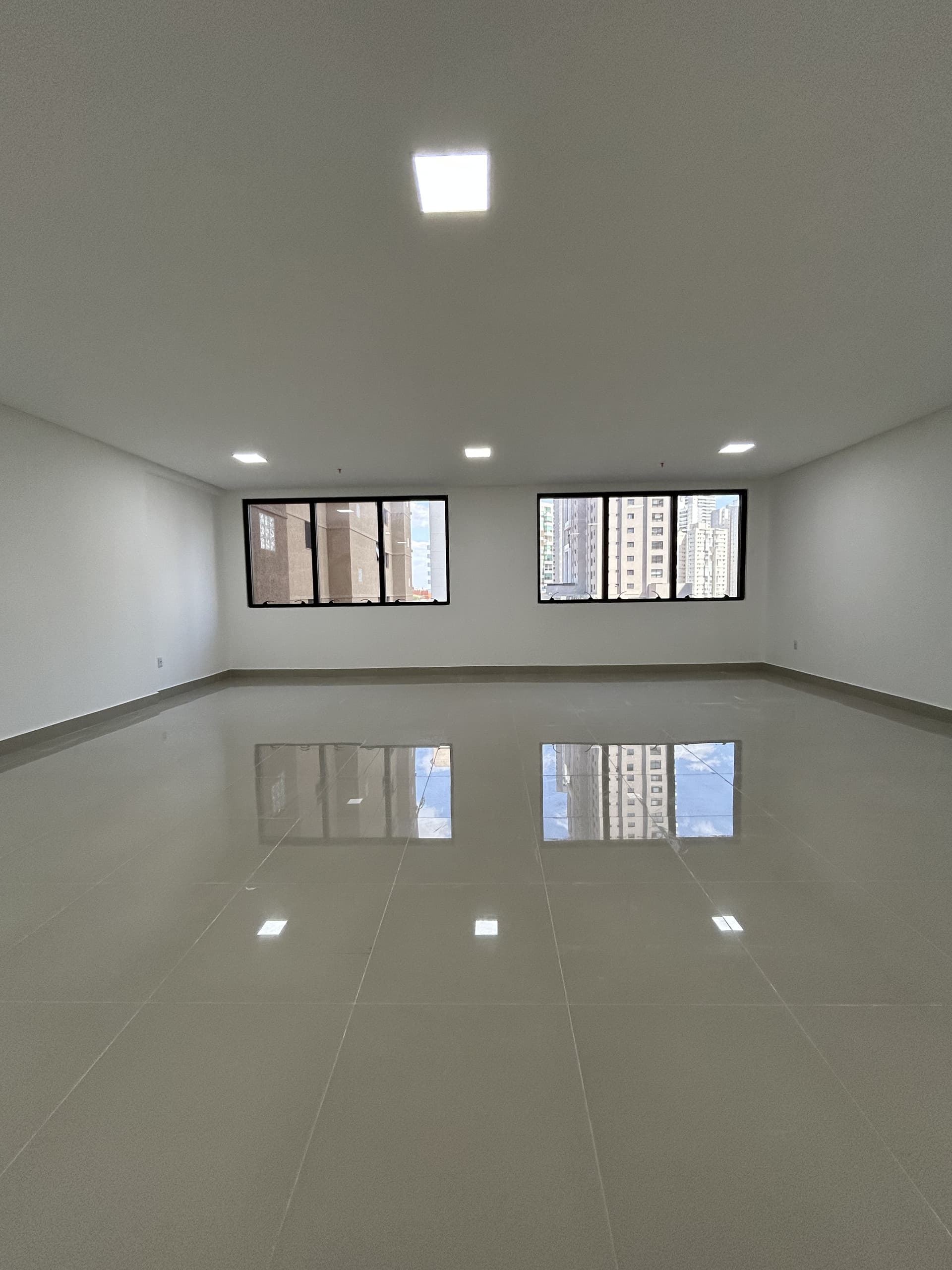 Sala comercial com 80m² para alugar no Jardim Goiás, QS Tower Office, em Goiânia-GO (Sala 501 e 502)