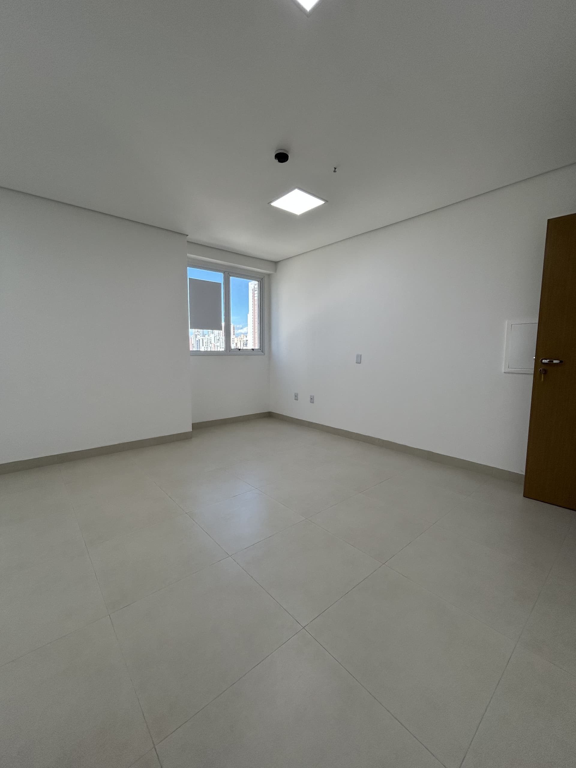 Sala comercial para alugar/vender no Setor Marista, QS Life Clinical, em Goiânia-GO (Sala 117)