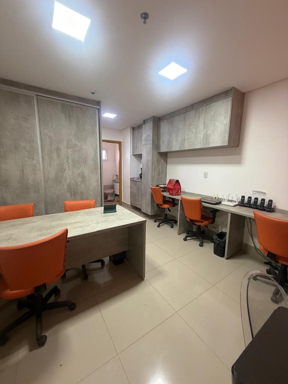 Sala comercial com 31m² para alugar no Park Lozandes, Torre Trade, em Goiânia-GO (Sala 506)