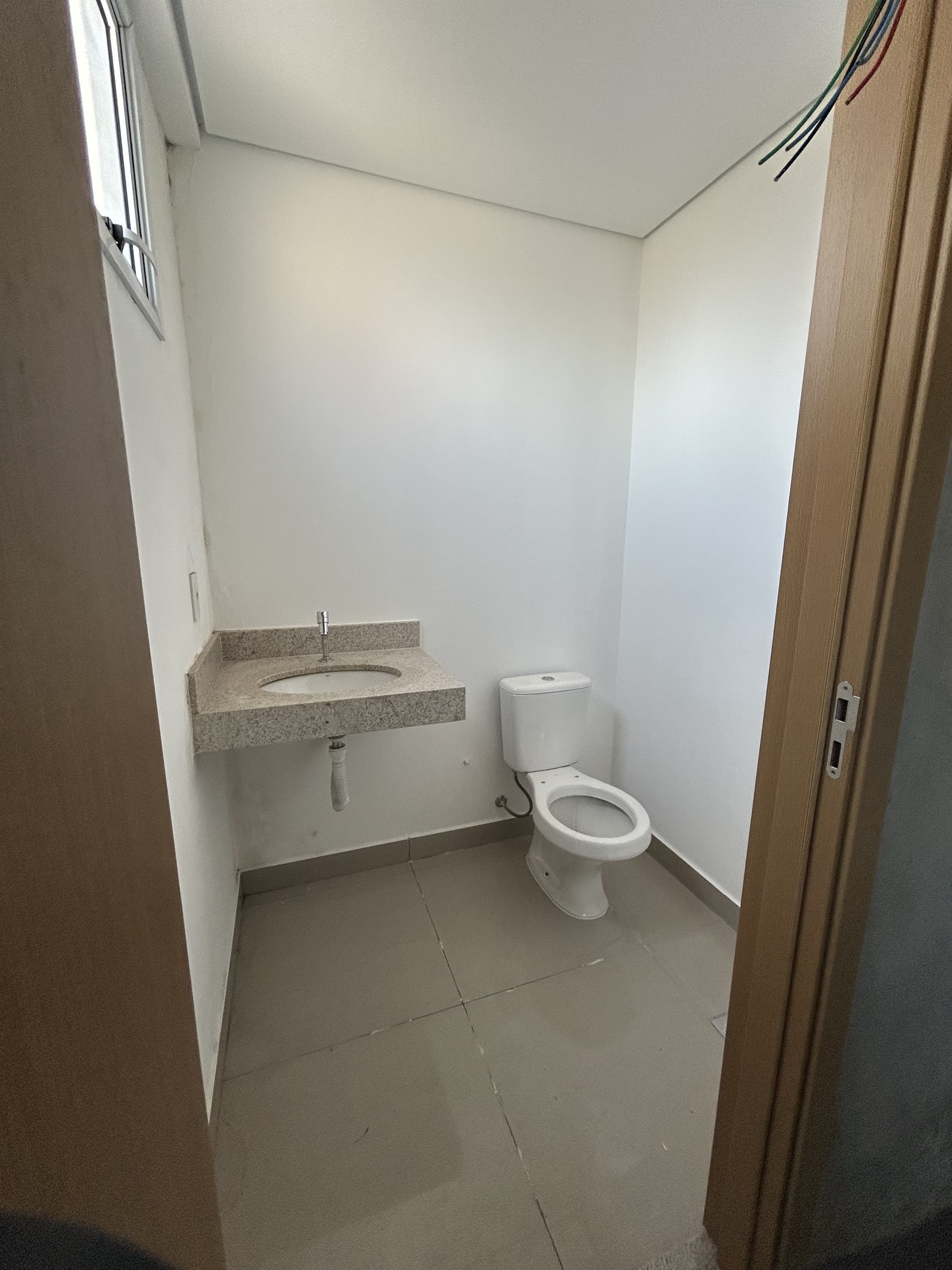 Sala comercial para alugar no Setor Marista, QS Life Clinical, em Goiânia-GO (Sala 601)