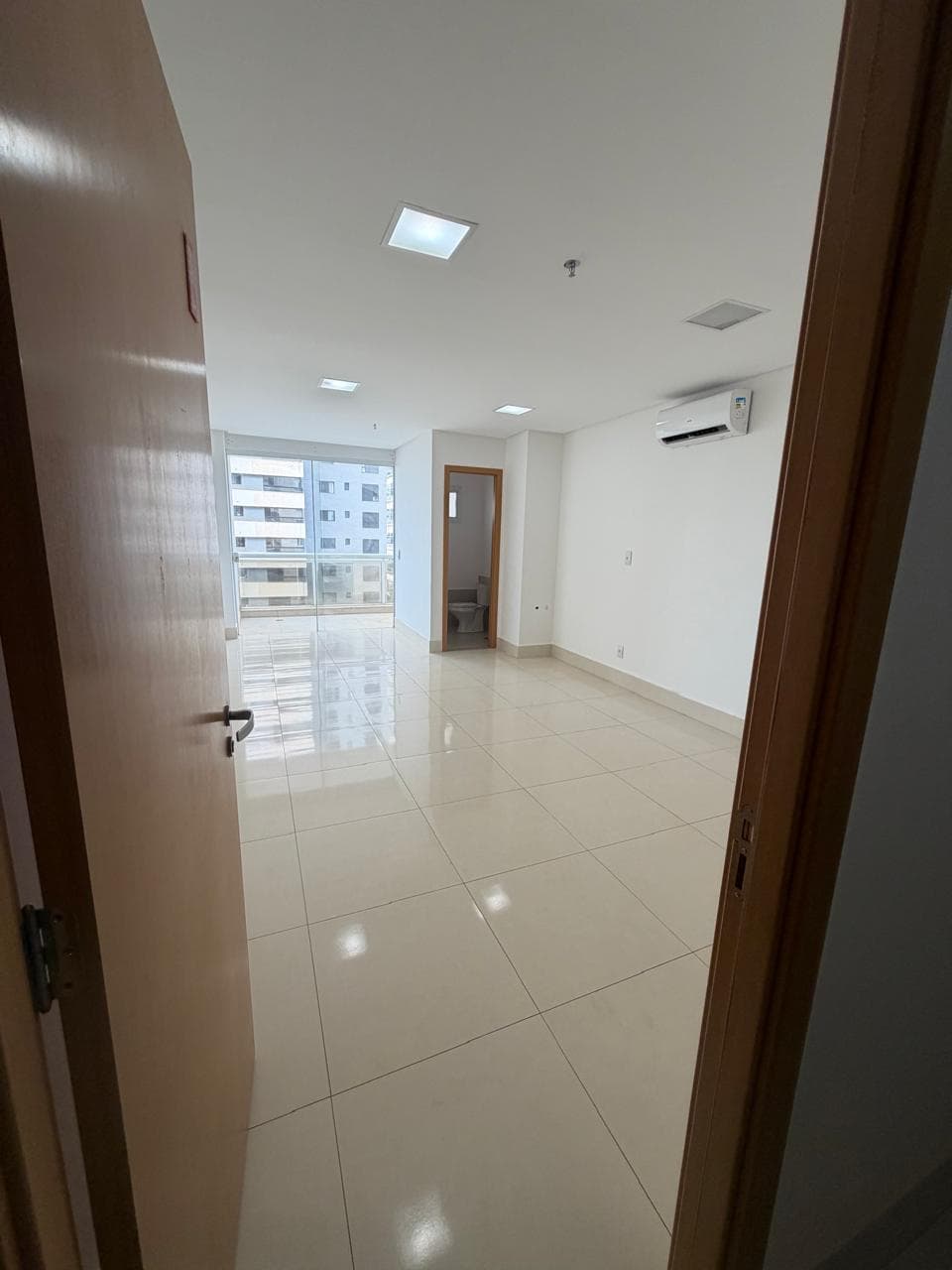 Sala comercial com 31 m² para alugar no Park Lozandes, Torre Trade, em Goiânia-GO (Sala 606)