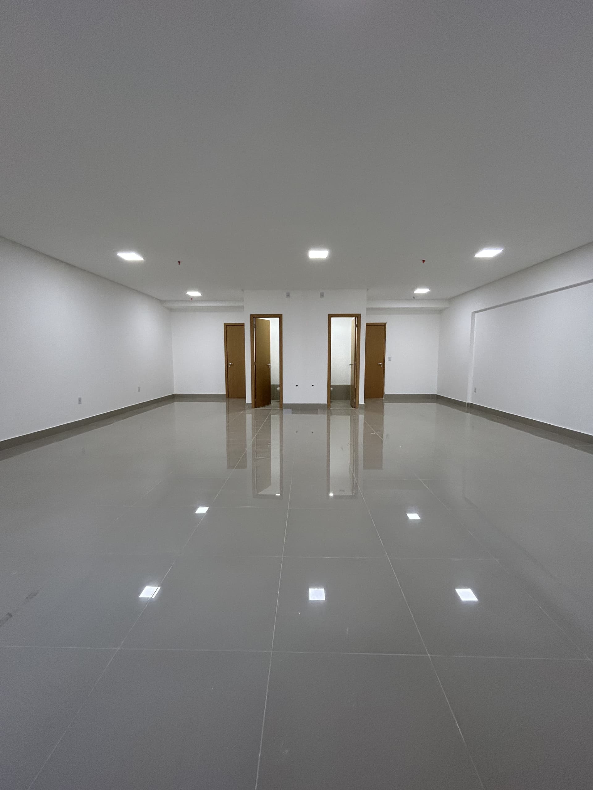 Sala comercial com 80m² para alugar no Jardim Goiás, QS Tower Office, em Goiânia-GO (Sala 501 e 502)