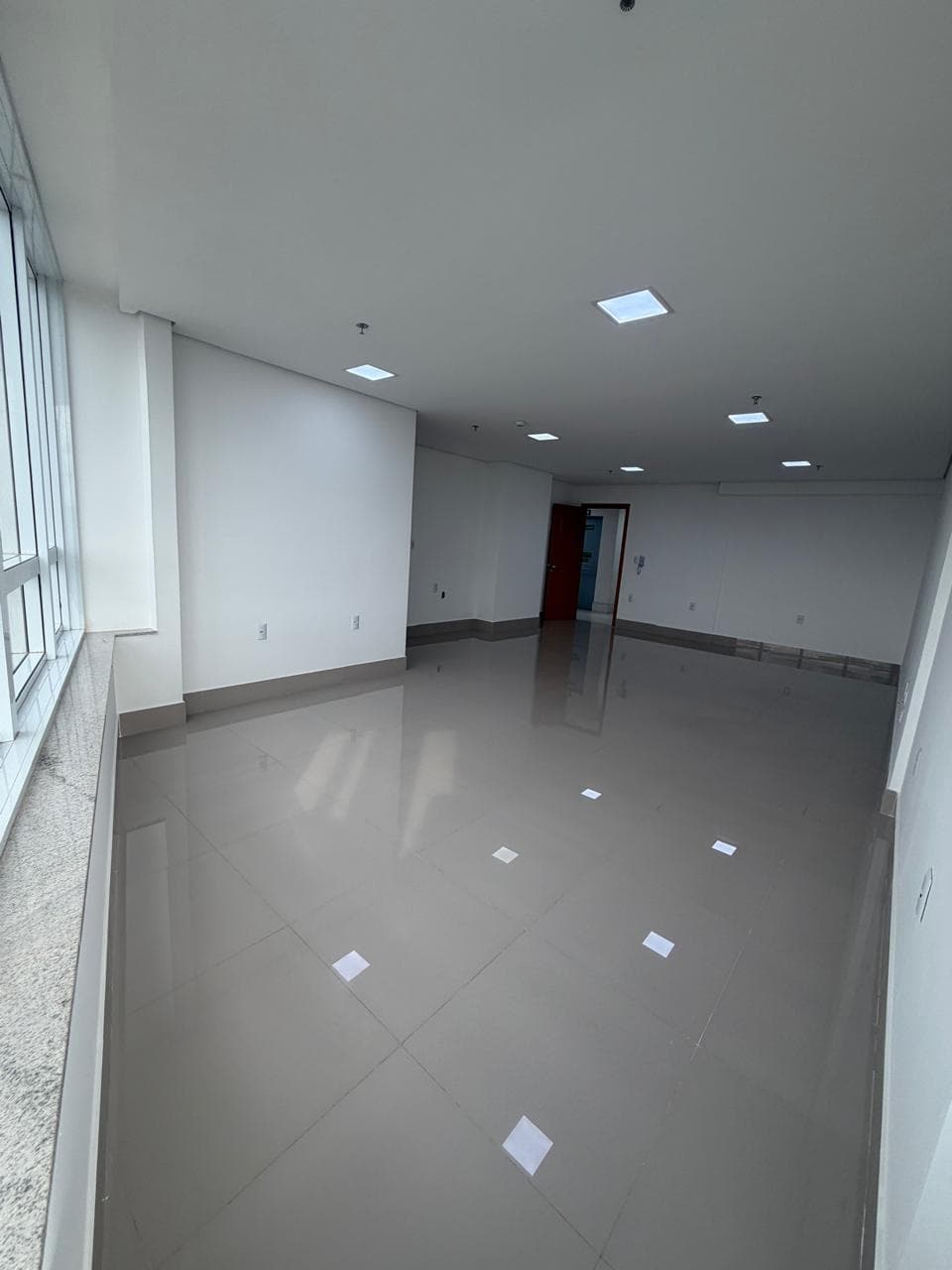 Sala comercial com 43 m² para alugar no Park Lozandes, Torre Trade, em Goiânia-GO (Sala 1906)