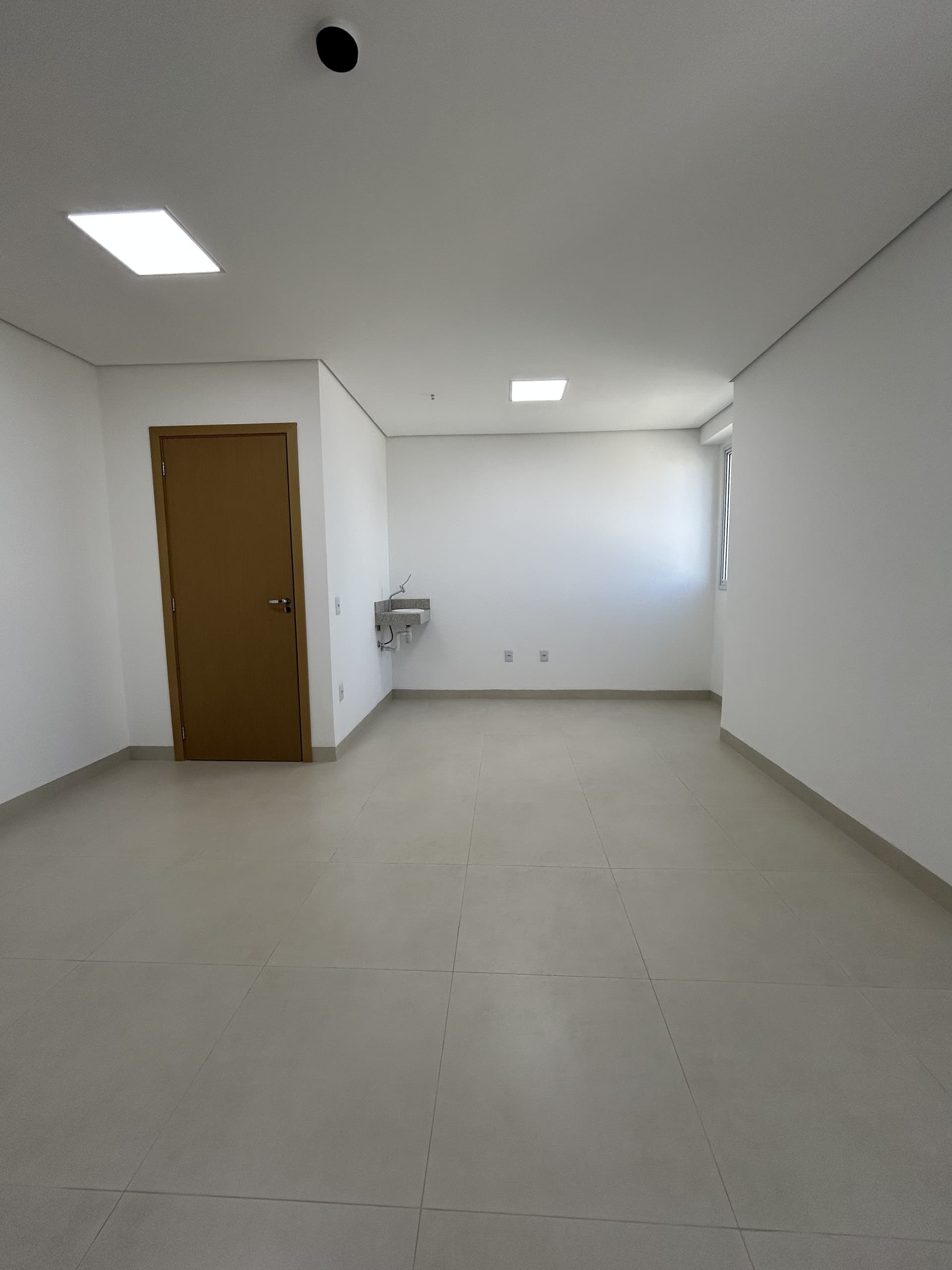 Sala comercial para alugar/vender no Setor Marista, QS Life Clinical, em Goiânia-GO (Sala 117)