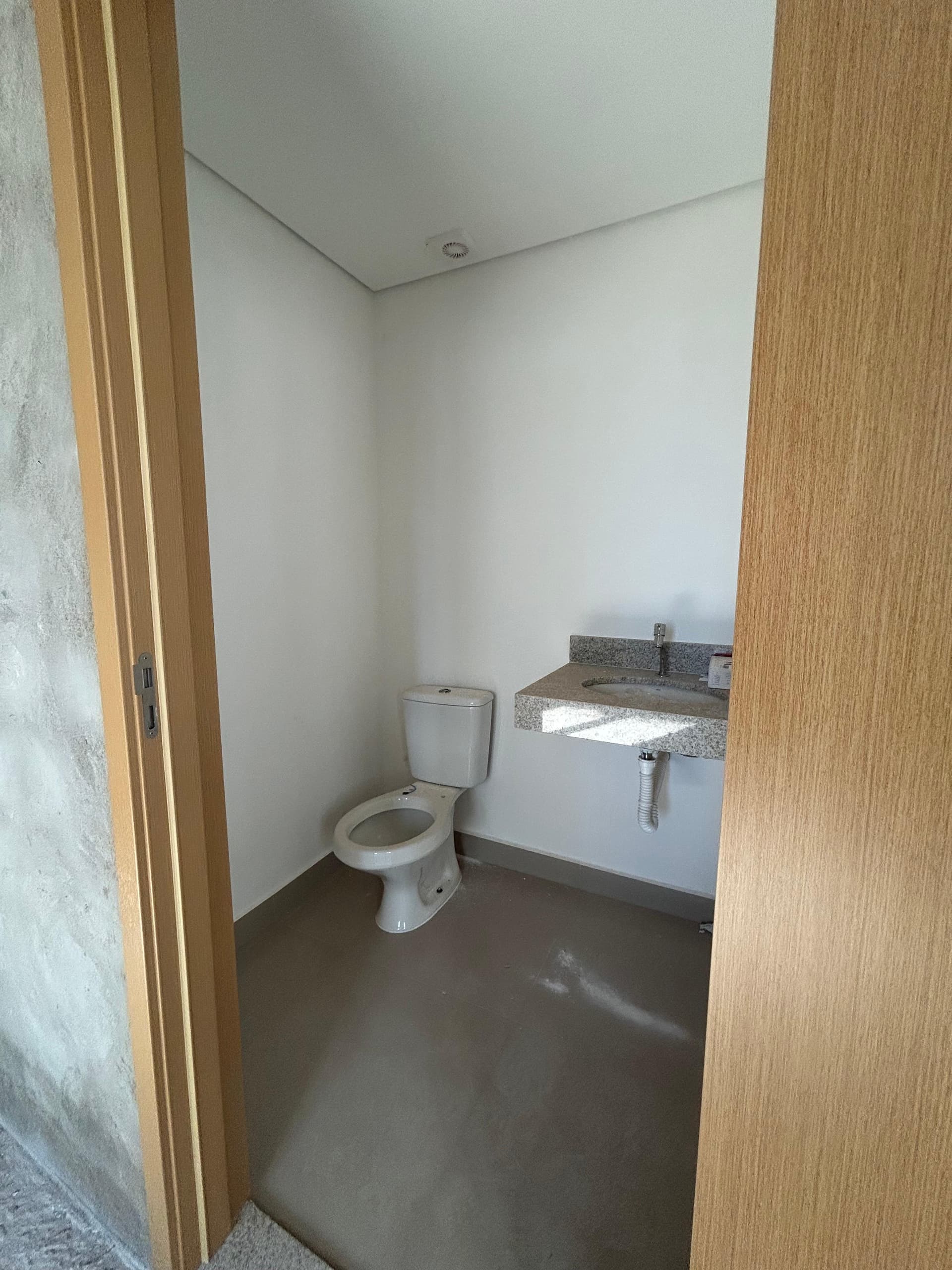 Sala comercial a venda no Setor Marista, QS Life Clinical, em Goiânia-GO (Sala 104)